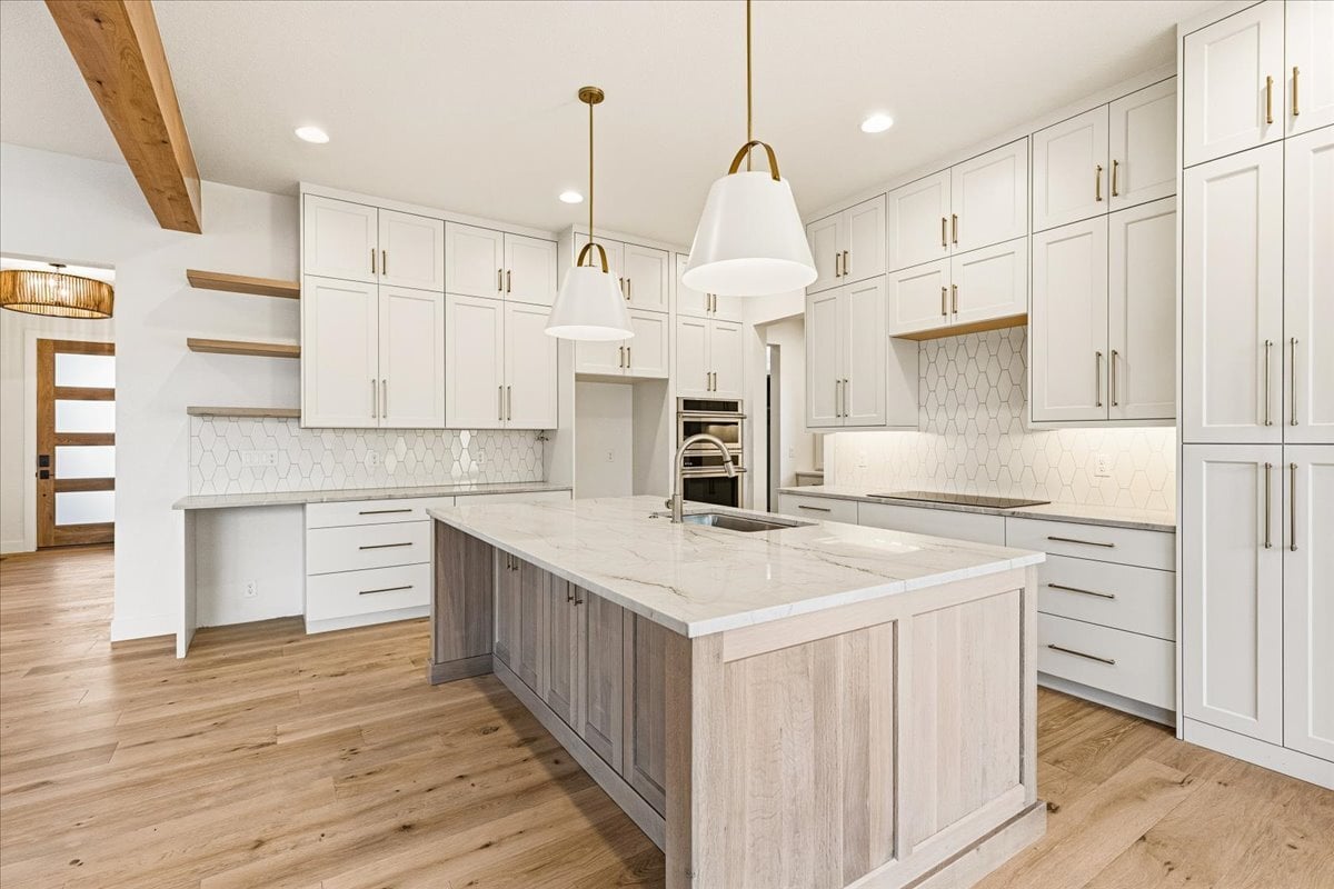 Plan 3929 - kitchen with island