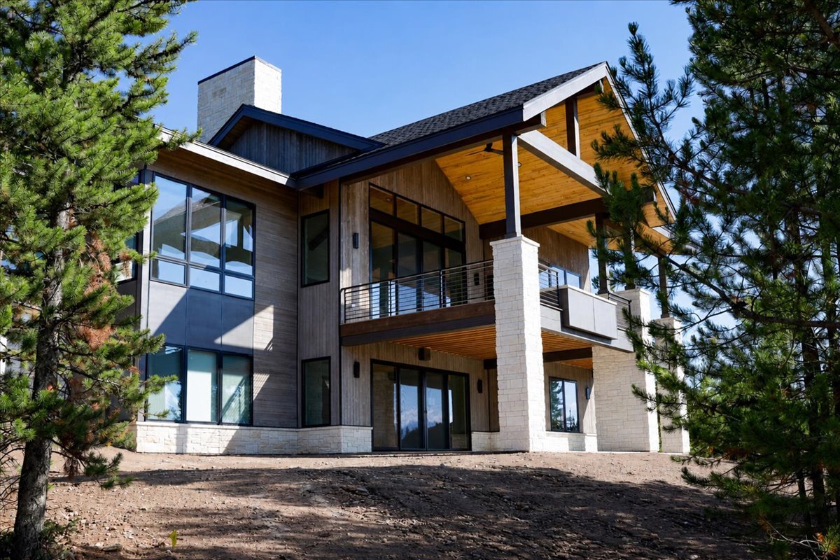 exterior rear view of mountain view