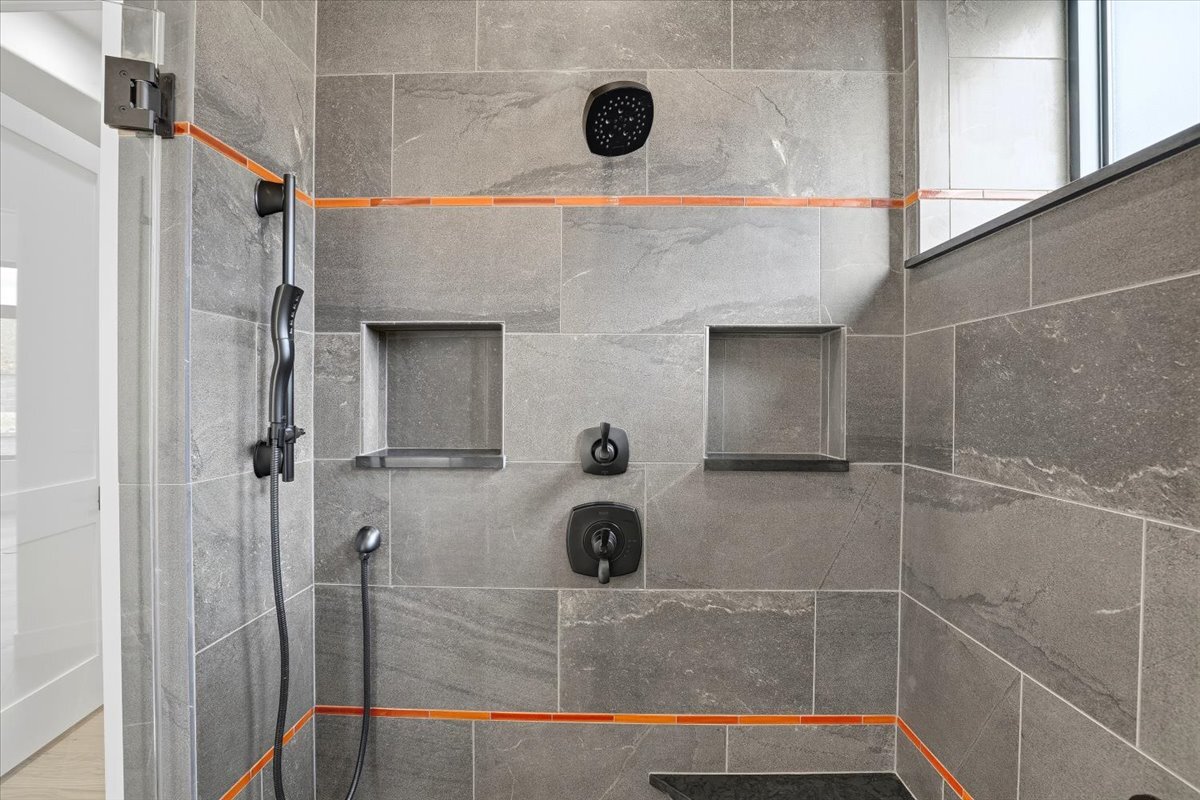 Plan 3461 primary bath shower tile detail