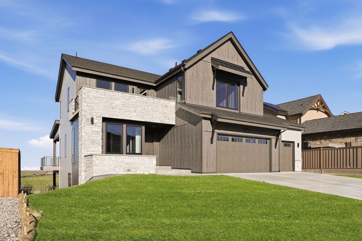 23-Plan #3964_front side exterior