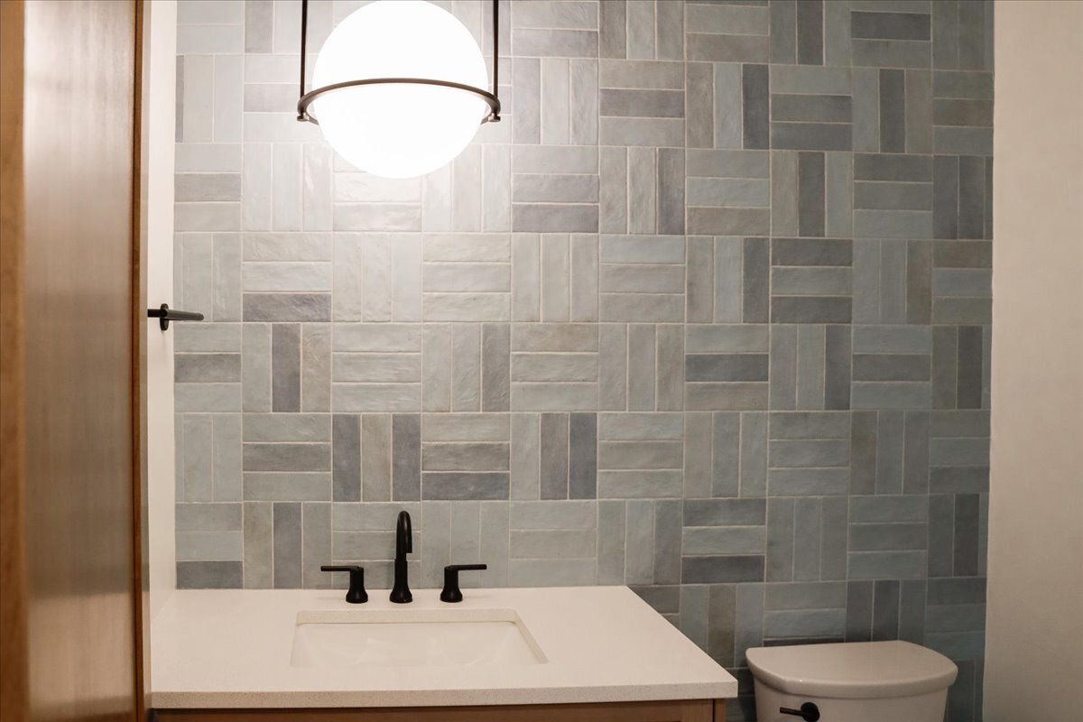powder bath with patterned tiled wall