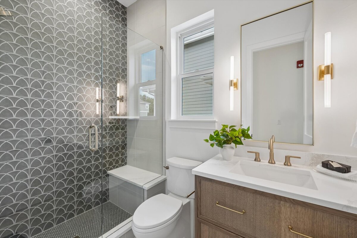 Sheffield Plan 3481-secondary bath shower tile