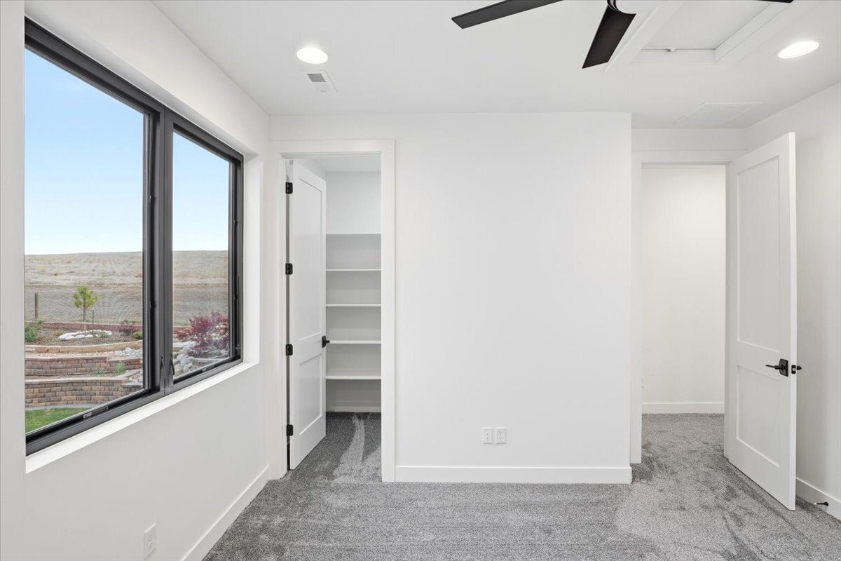 Plan 3461 secondary bedroom with walk-in closet