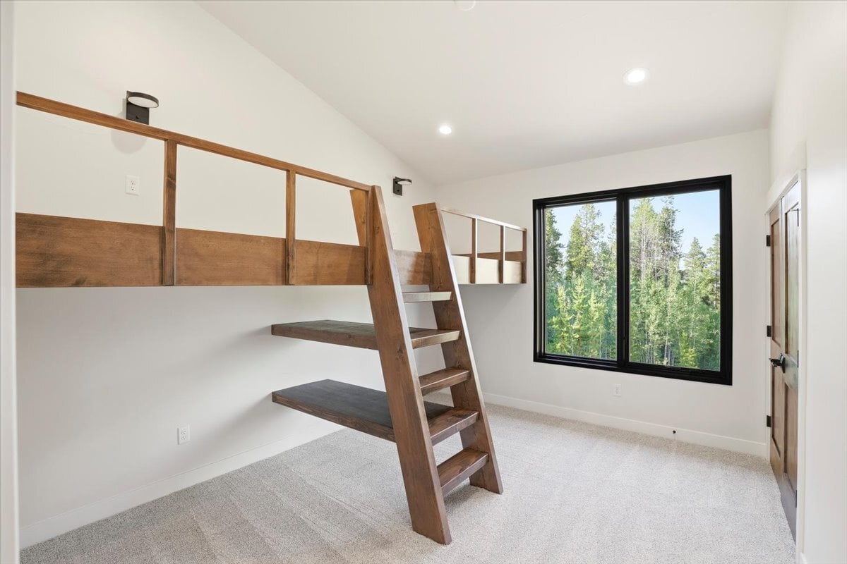 Fraser custom home - secondary bedroom with built-in bunk beds
