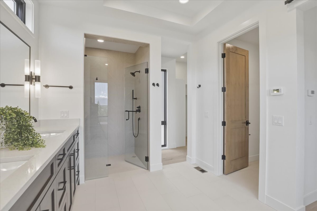 primary bath with curbless shower