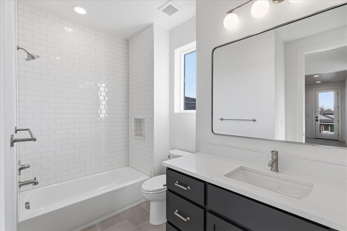 Plan 3929 secondary bath