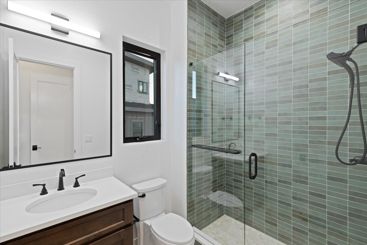secondary bath with custom tile work