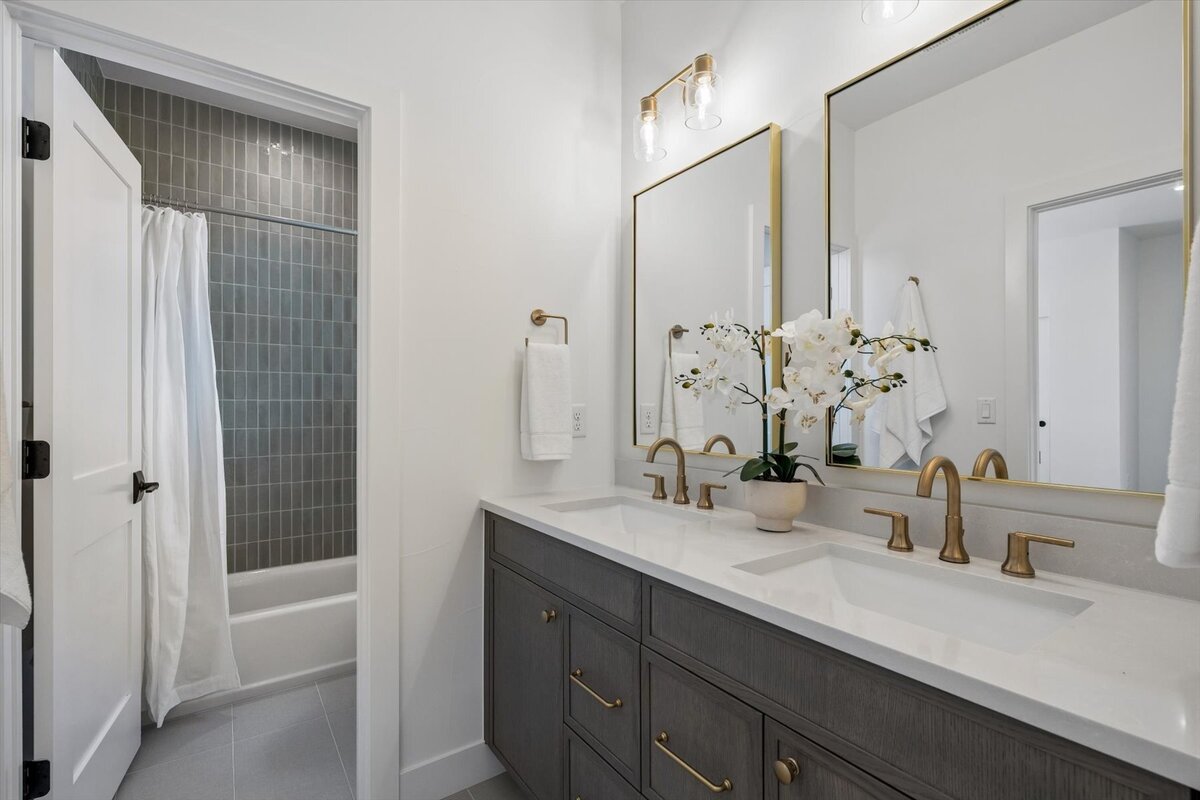 Sheffield Plan 3481-secondary bedroom 2 ensuite bath