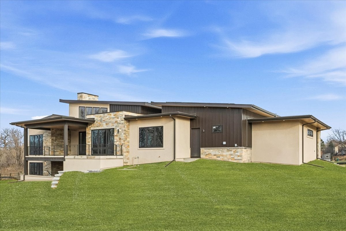 Plan 4977 exterior rear daylight