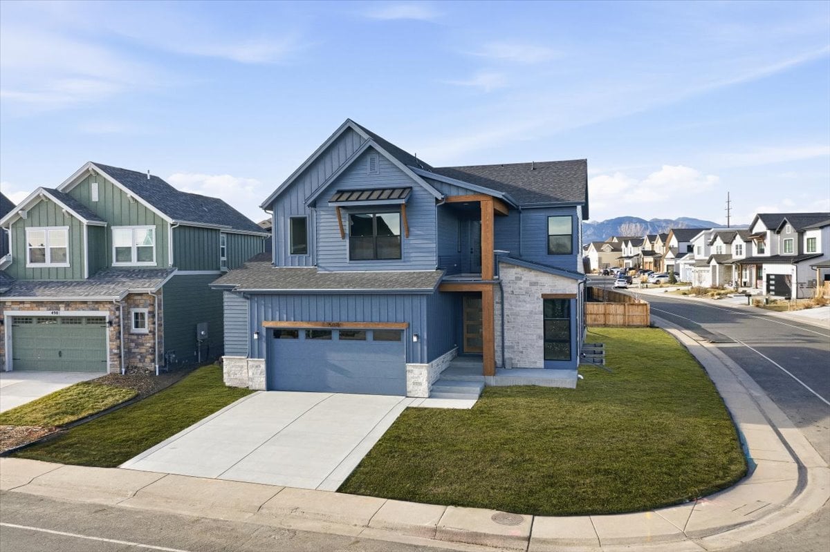 Plan 3929 exterior front daylight