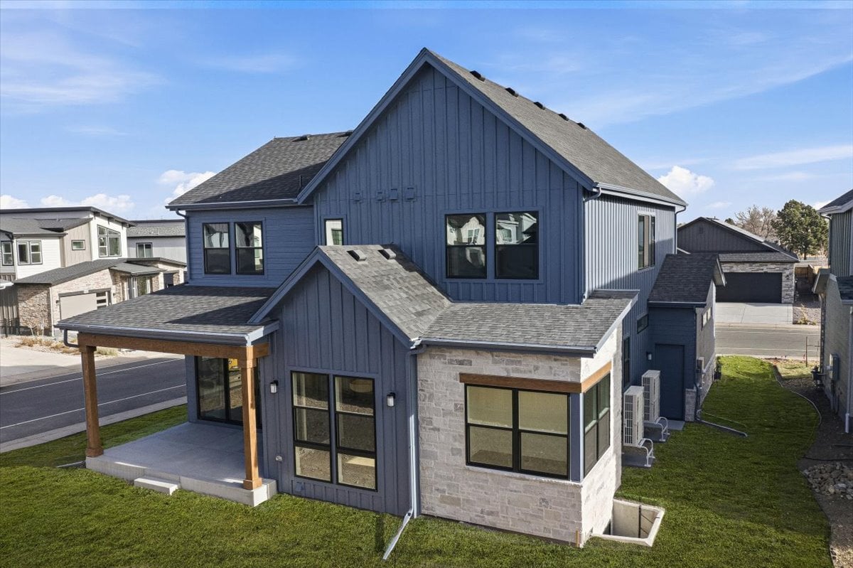 Plan 3929 exterior rear daylight