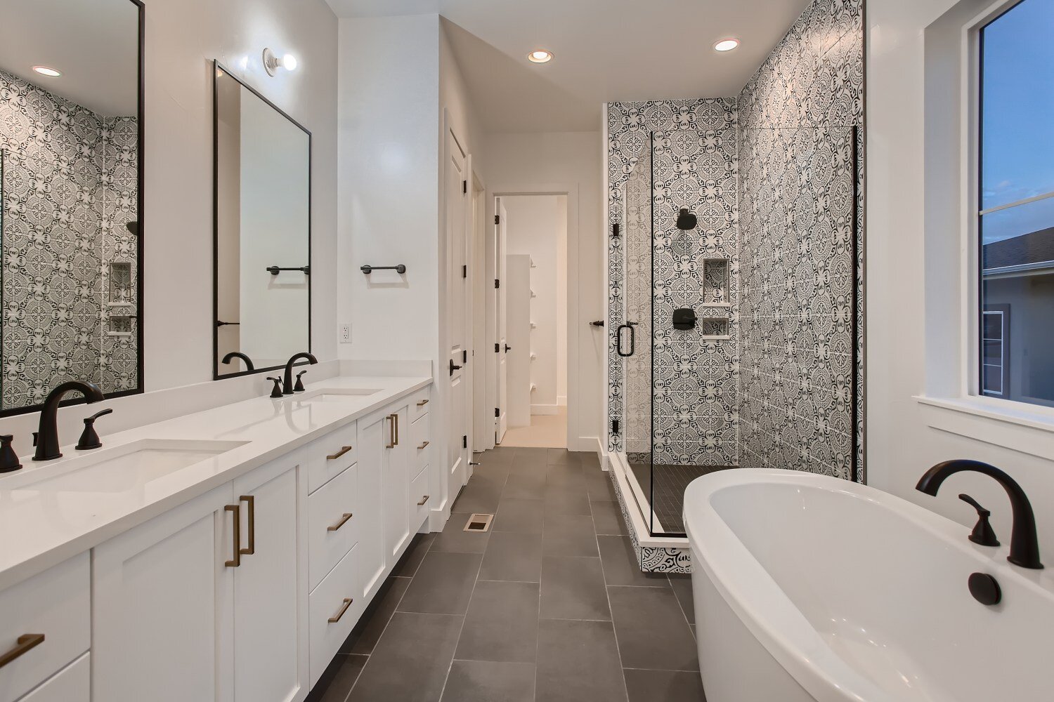 Featured Home: Contemporary Classic - 08