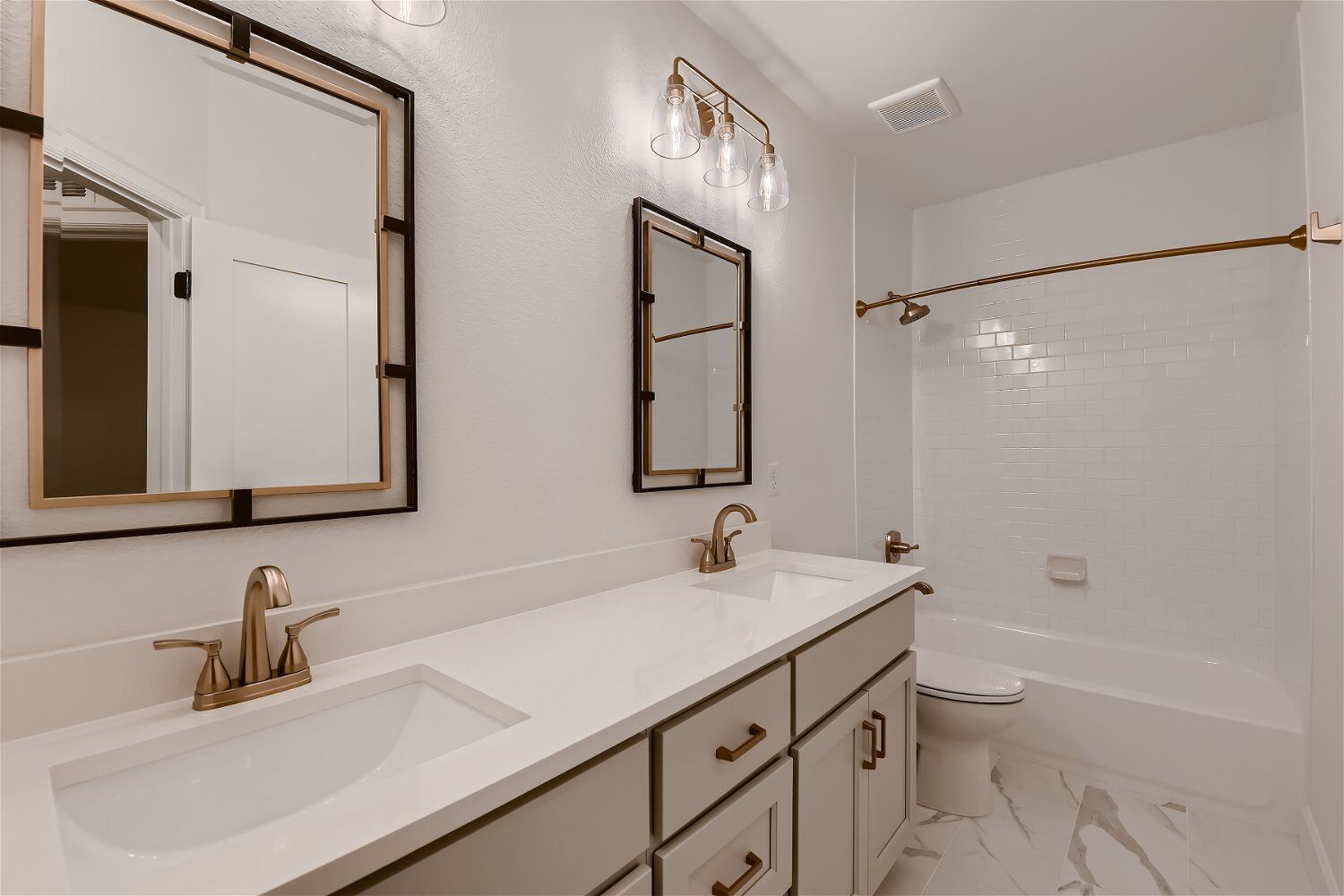 Custom Home: MH22008