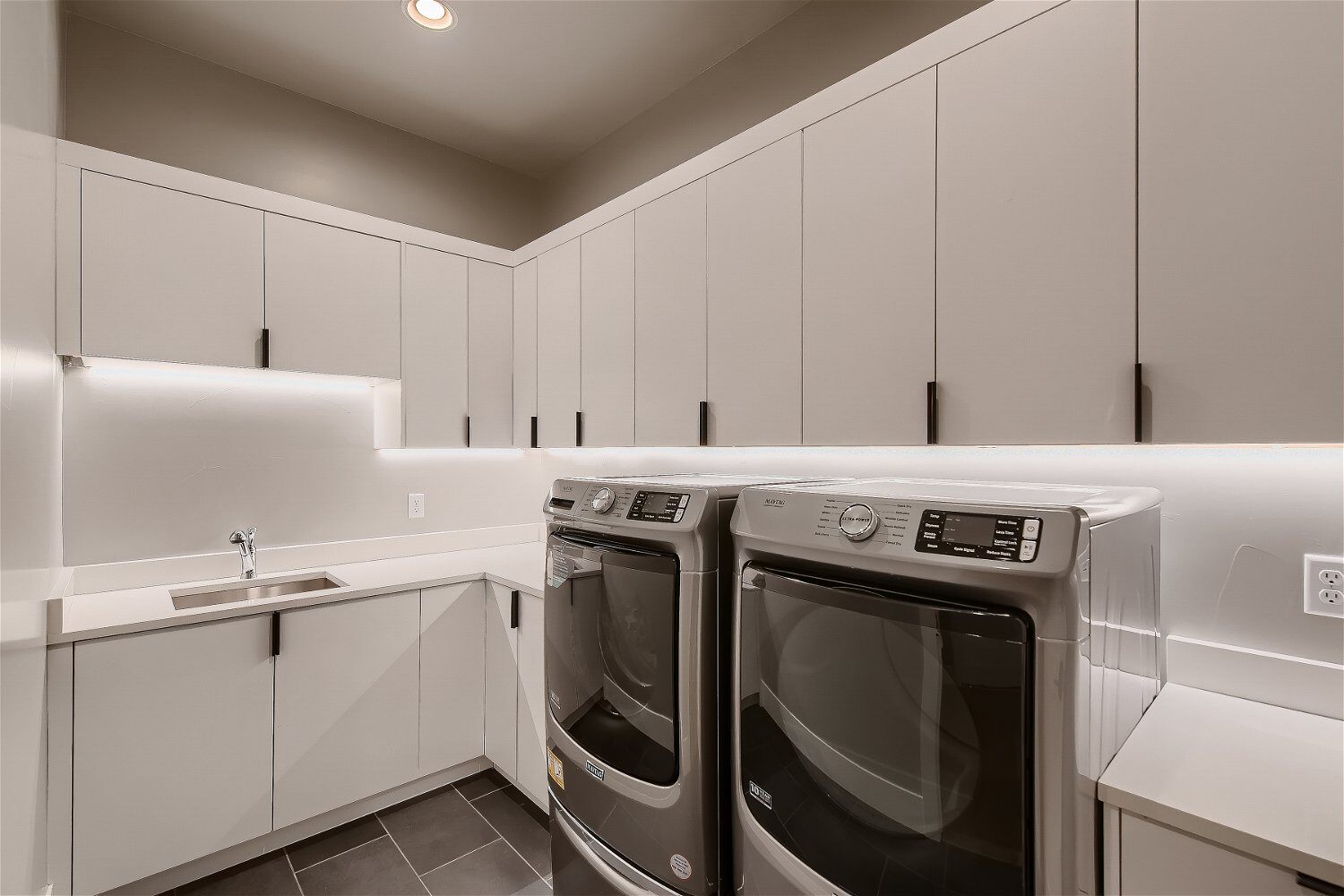 Breathe New Life into Your Laundry Room: 10 Expert Tips for Maximum Organization - Laundry 4