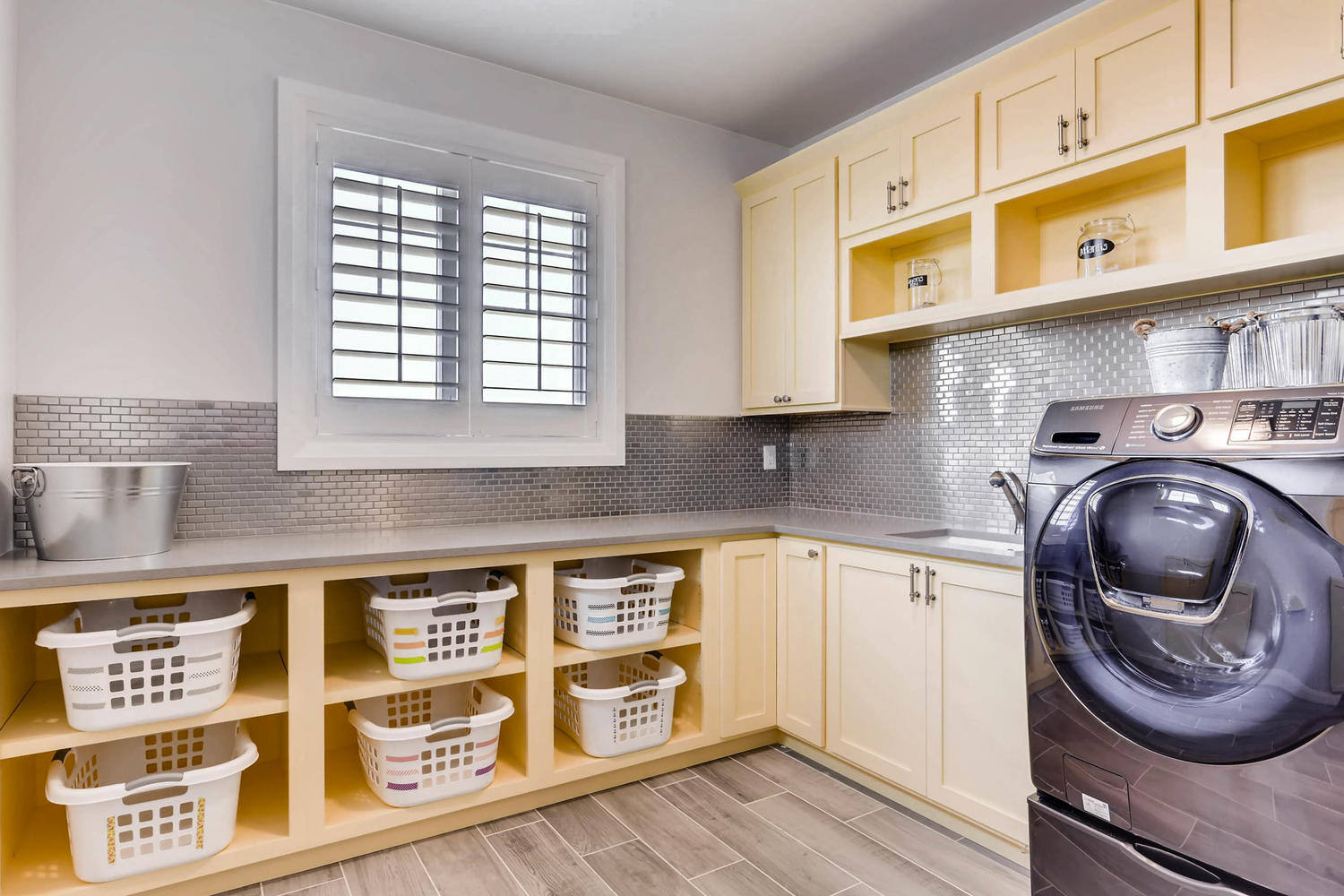 Breathe New Life into Your Laundry Room: 10 Expert Tips for Maximum Organization - Laundry 5