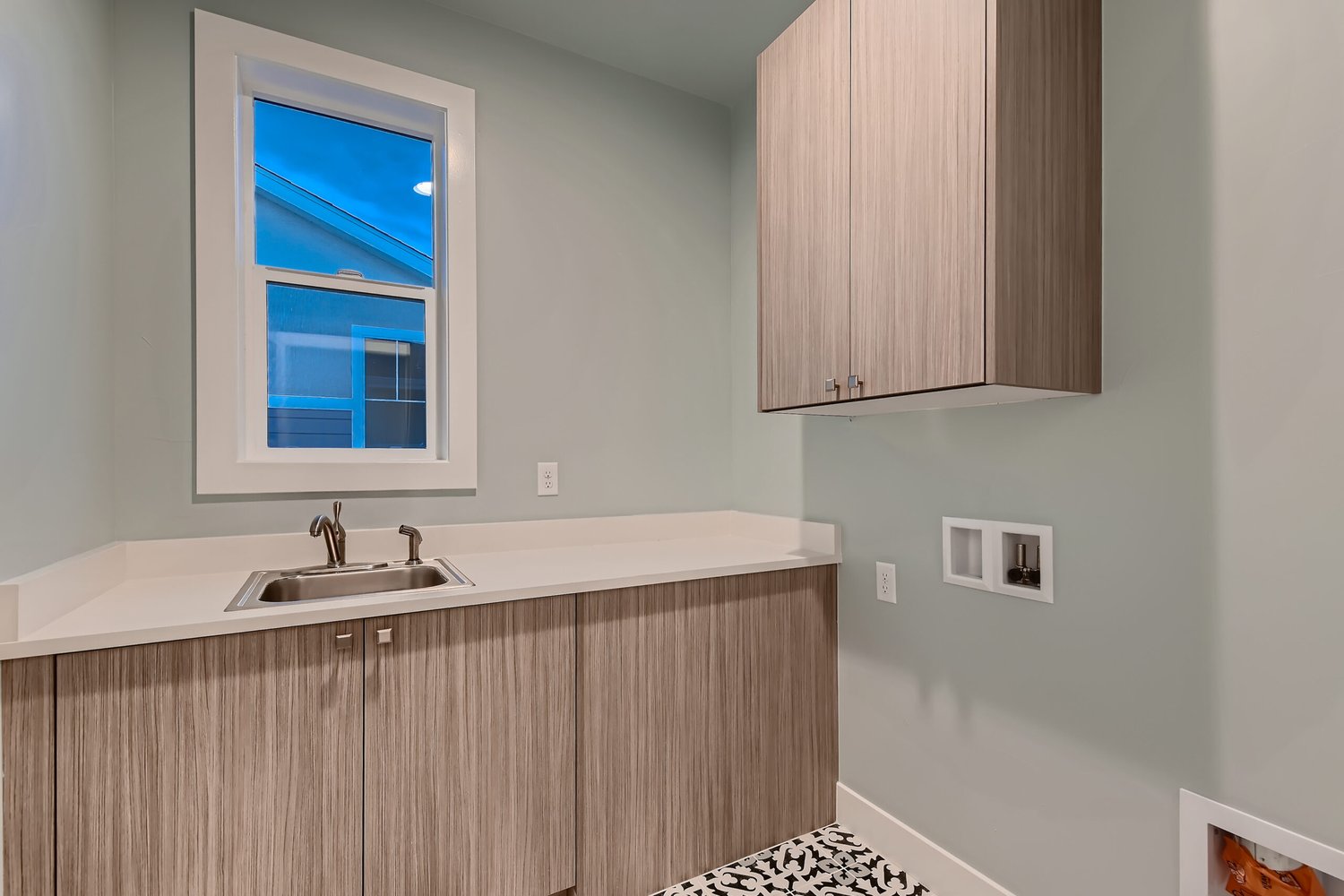 Breathe New Life into Your Laundry Room: 10 Expert Tips for Maximum Organization - Laundry 9