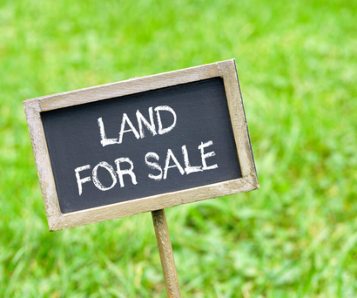 Should I Buy Land Before Contacting a Home Builder?