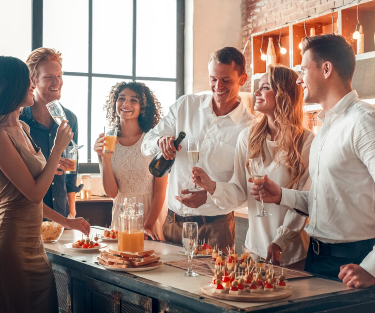 How to Plan the Ultimate Housewarming Party for Your New Custom Home